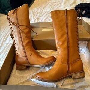 Boots, never worn. Brand new!! Sharnell